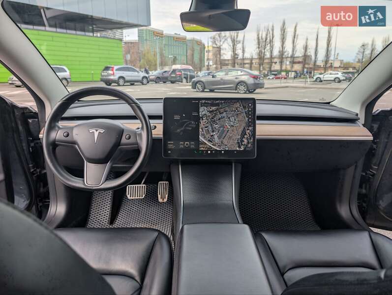 Седан Tesla Model 3 2019 в Киеве
