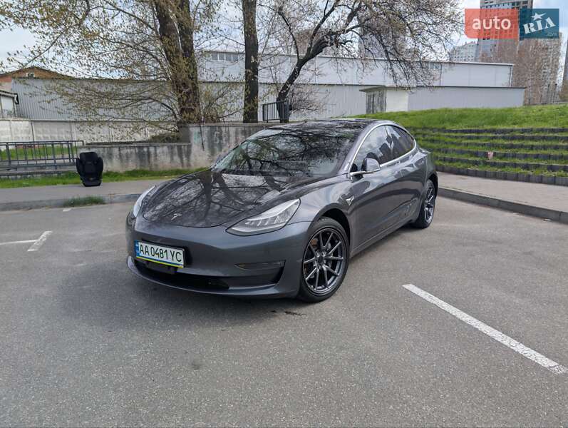 Седан Tesla Model 3 2019 в 