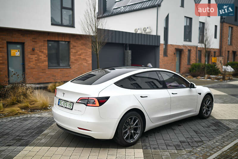 Седан Tesla Model 3 2022 в Львове
