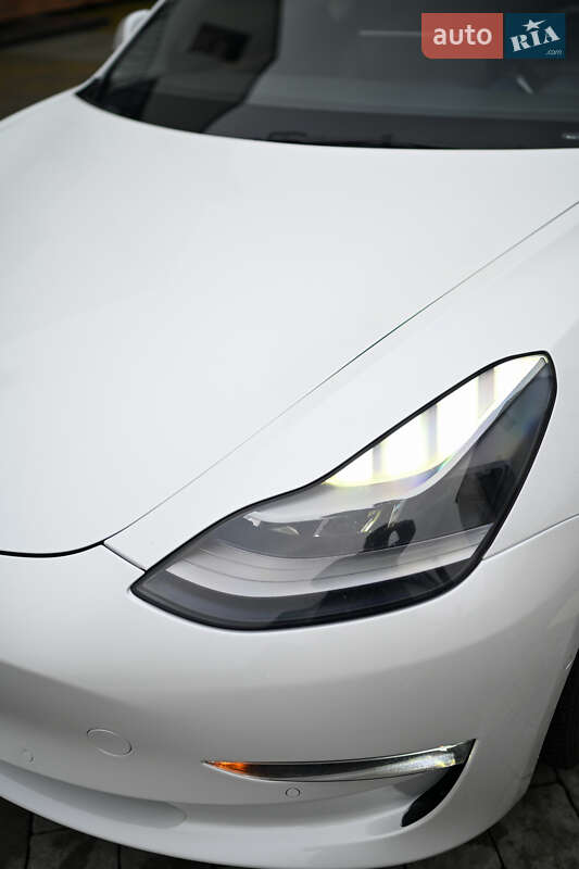 Седан Tesla Model 3 2022 в Львове