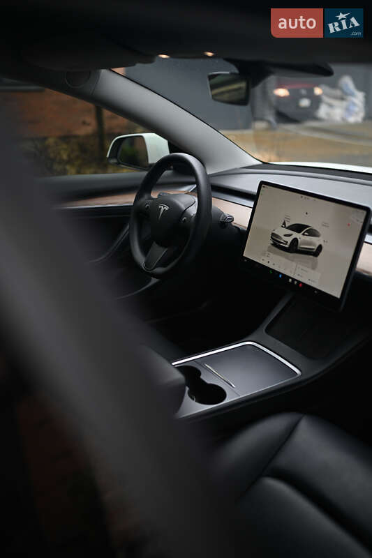 Седан Tesla Model 3 2022 в Львове