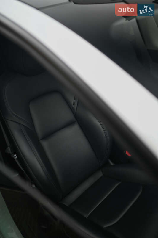 Седан Tesla Model 3 2022 в Львове