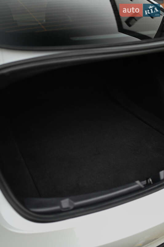 Седан Tesla Model 3 2022 в Львове