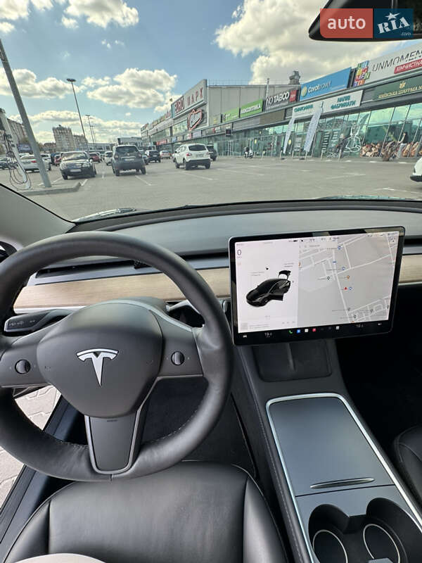 Седан Tesla Model 3 2021 в Киеве