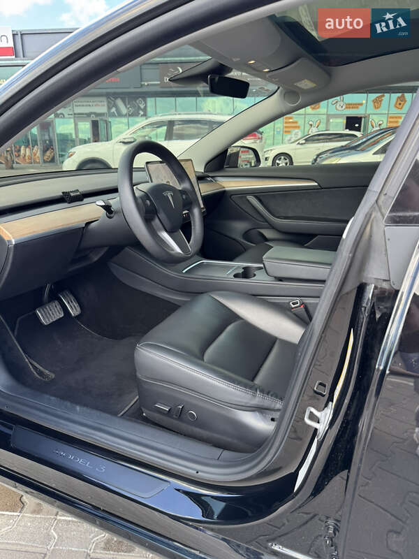 Седан Tesla Model 3 2021 в Киеве