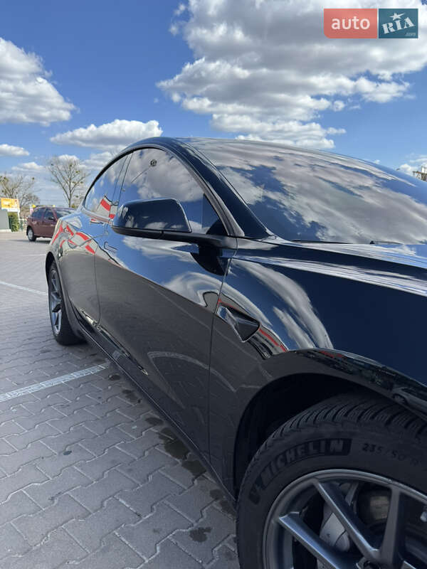 Седан Tesla Model 3 2021 в Киеве