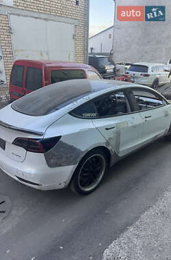 Седан Tesla Model 3 2021 в 