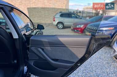Седан Tesla Model 3 2019 в 