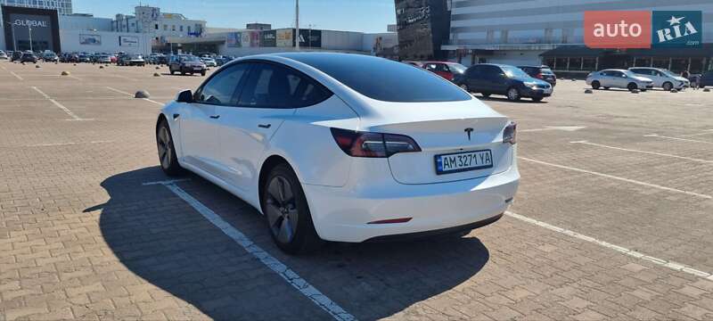Седан Tesla Model 3 2023 в Житомирі