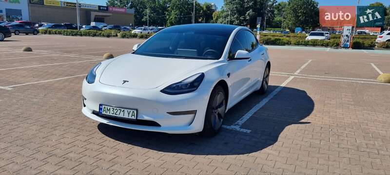 Седан Tesla Model 3 2023 в Житомирі