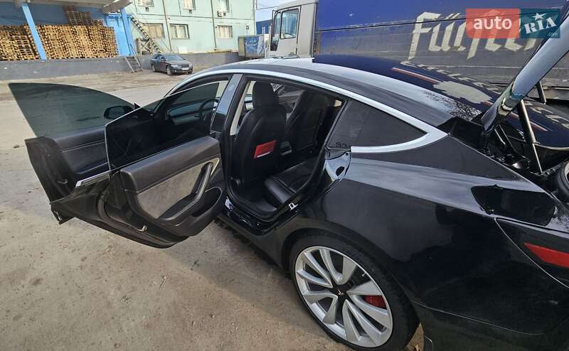 Седан Tesla Model 3 2019 в Рівному