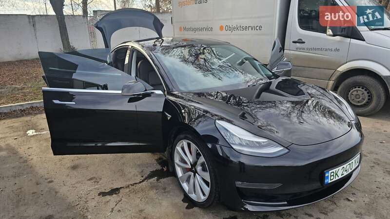 Седан Tesla Model 3 2019 в Рівному