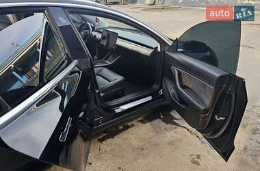 Седан Tesla Model 3 2019 в Ровно