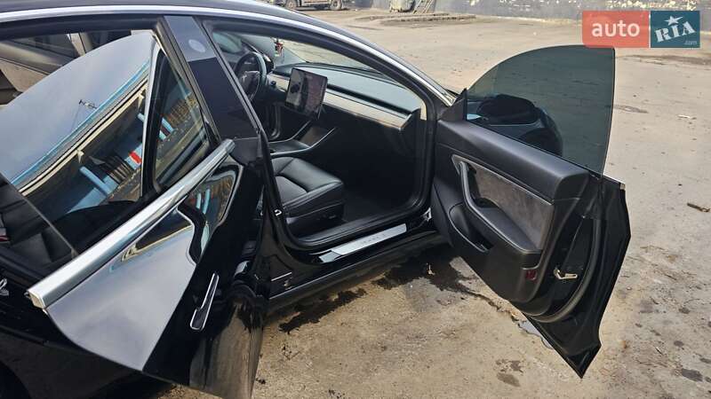 Седан Tesla Model 3 2019 в Рівному