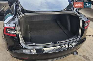 Седан Tesla Model 3 2019 в Ровно