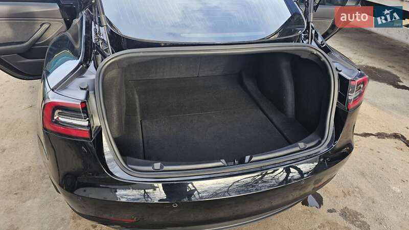 Седан Tesla Model 3 2019 в Рівному