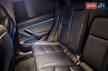 Седан Tesla Model 3 2019 в Ровно