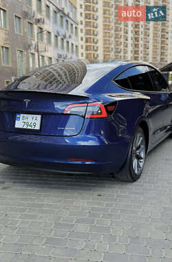 Седан Tesla Model 3 2023 в 