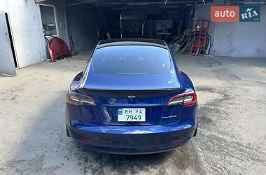 Седан Tesla Model 3 2023 в 