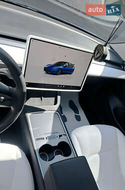 Седан Tesla Model 3 2023 в 