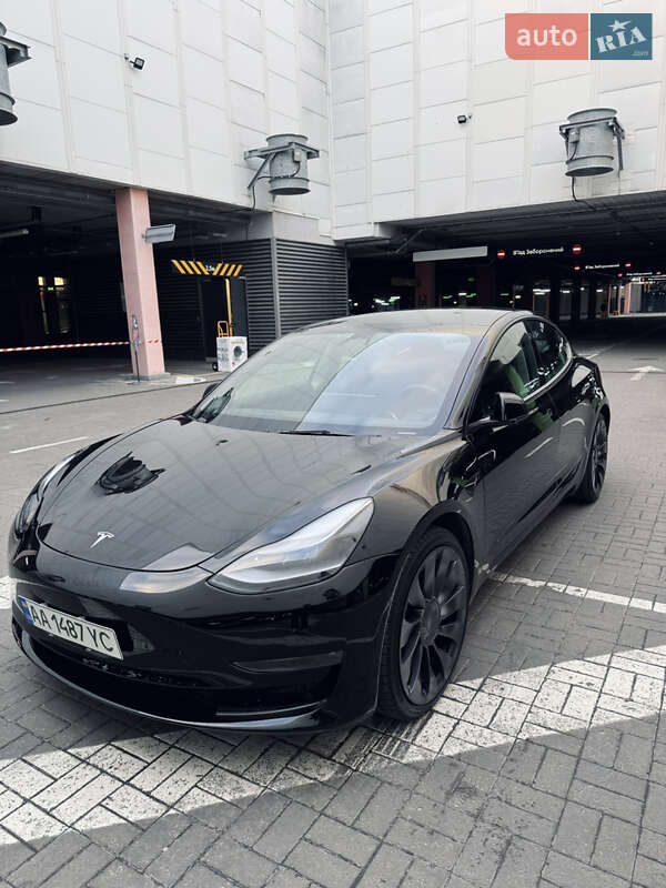 Седан Tesla Model 3 2022 в Киеве