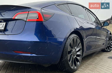 Седан Tesla Model 3 2021 в 