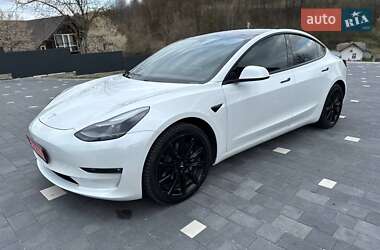 Седан Tesla Model 3 2021 в 