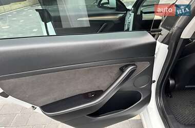 Седан Tesla Model 3 2021 в 