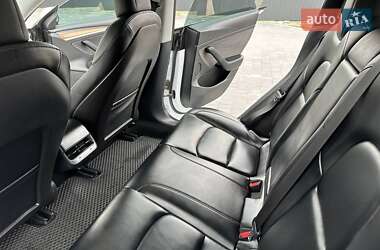 Седан Tesla Model 3 2021 в 