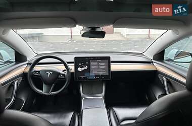 Седан Tesla Model 3 2021 в 