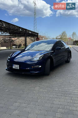 Седан Tesla Model 3 2023 в 