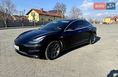 Седан Tesla Model 3 2020 в 