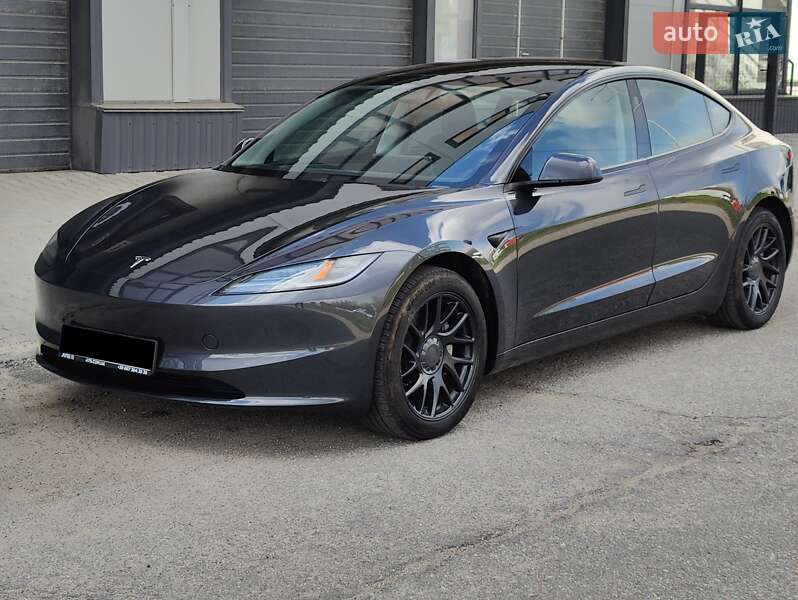 Tesla Model 3 2024