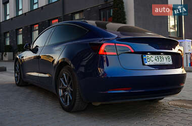 Седан Tesla Model 3 2023 в 