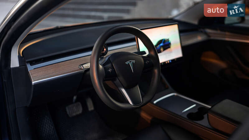 Седан Tesla Model 3 2023 в Львові