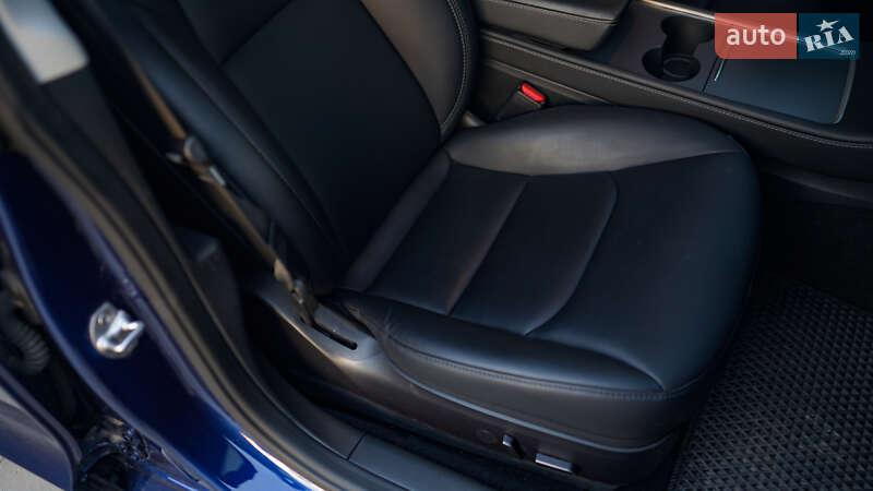 Седан Tesla Model 3 2023 в Львові