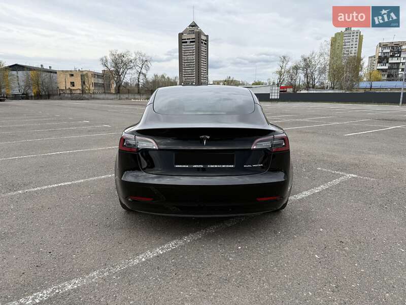 Седан Tesla Model 3 2022 в Киеве
