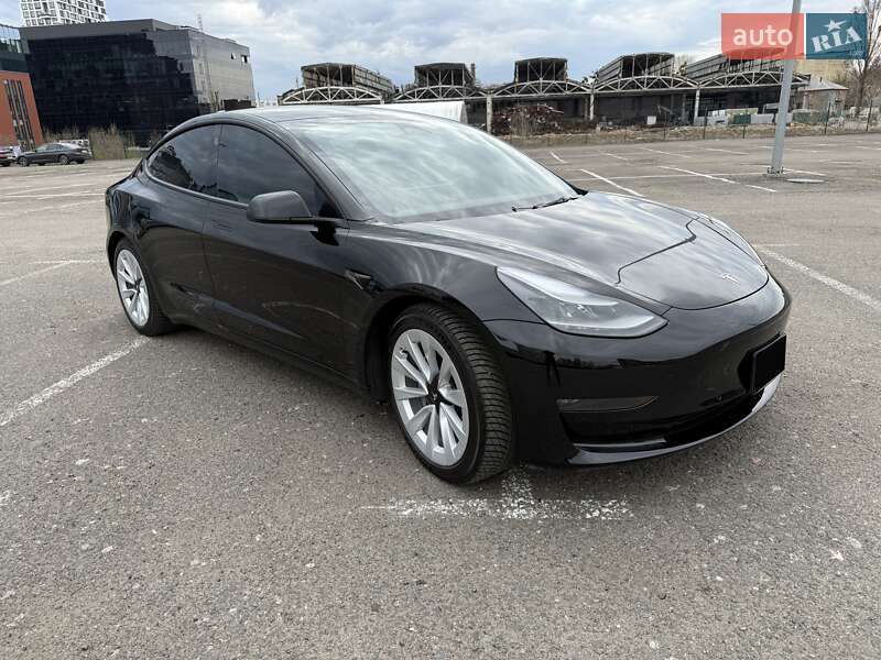 Седан Tesla Model 3 2022 в Киеве