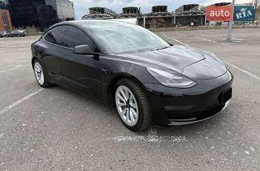 Седан Tesla Model 3 2022 в 