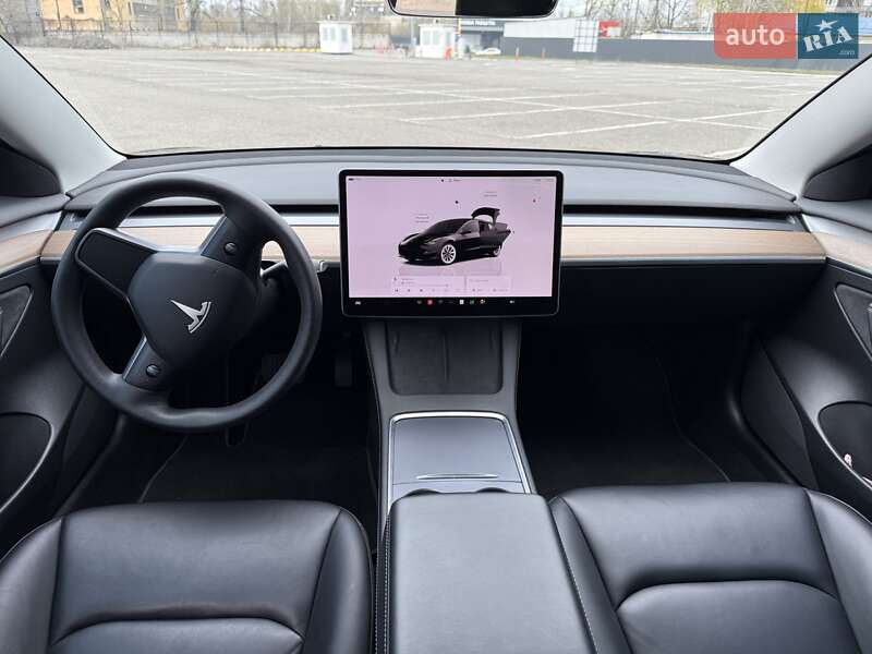 Седан Tesla Model 3 2022 в Киеве