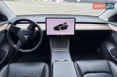 Седан Tesla Model 3 2022 в 