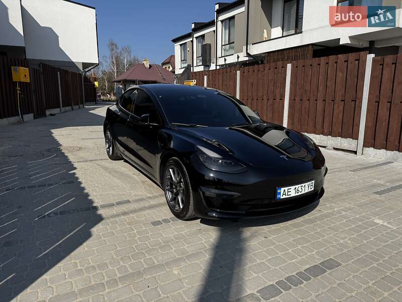 Седан Tesla Model 3 2022 в 