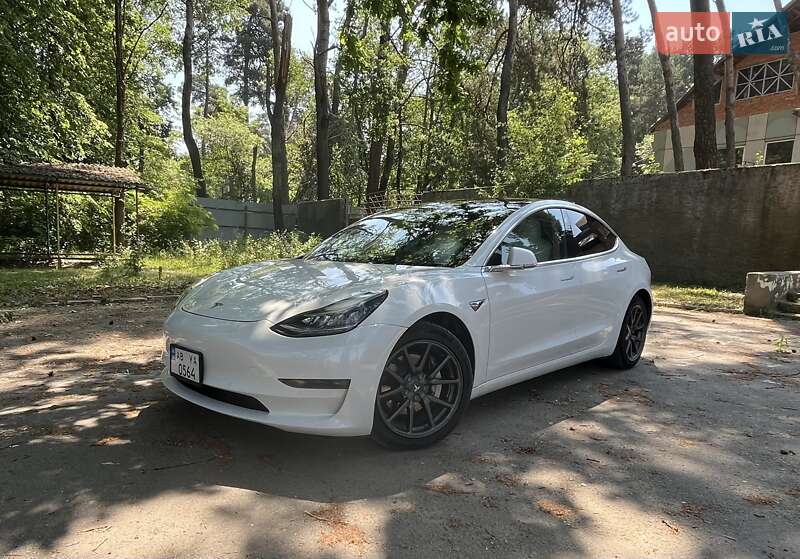 Седан Tesla Model 3 2020 в Виннице