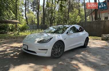 Седан Tesla Model 3 2020 в 