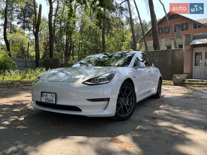 Седан Tesla Model 3 2020 в Виннице