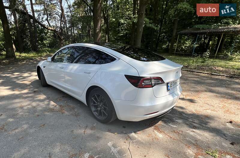 Седан Tesla Model 3 2020 в Виннице