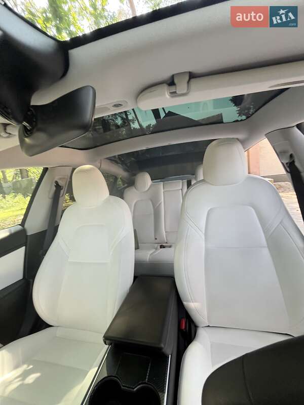 Седан Tesla Model 3 2020 в Виннице