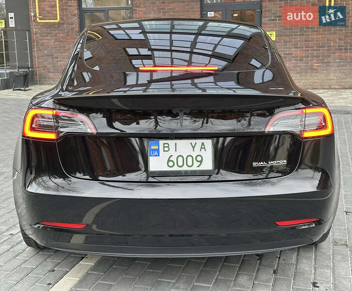 Седан Tesla Model 3 2023 в Полтаве
