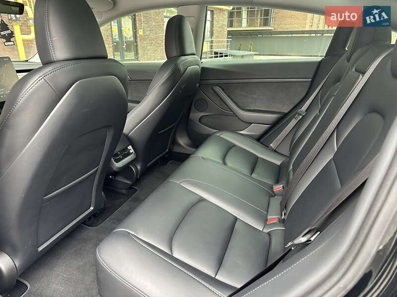 Седан Tesla Model 3 2023 в Полтаве