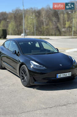 Седан Tesla Model 3 2022 в 